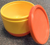 MISKA NA POLÉVKU S VÍČKEM PLAST žluto-oranžová - ABNER - Tabletové stravovací systémy