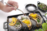 Servírovací nerezová kuchařská pinzeta zahnutá 305mm - Gastro příslušenství - CATERING Servírovací kleště, naběračky, pinzety
